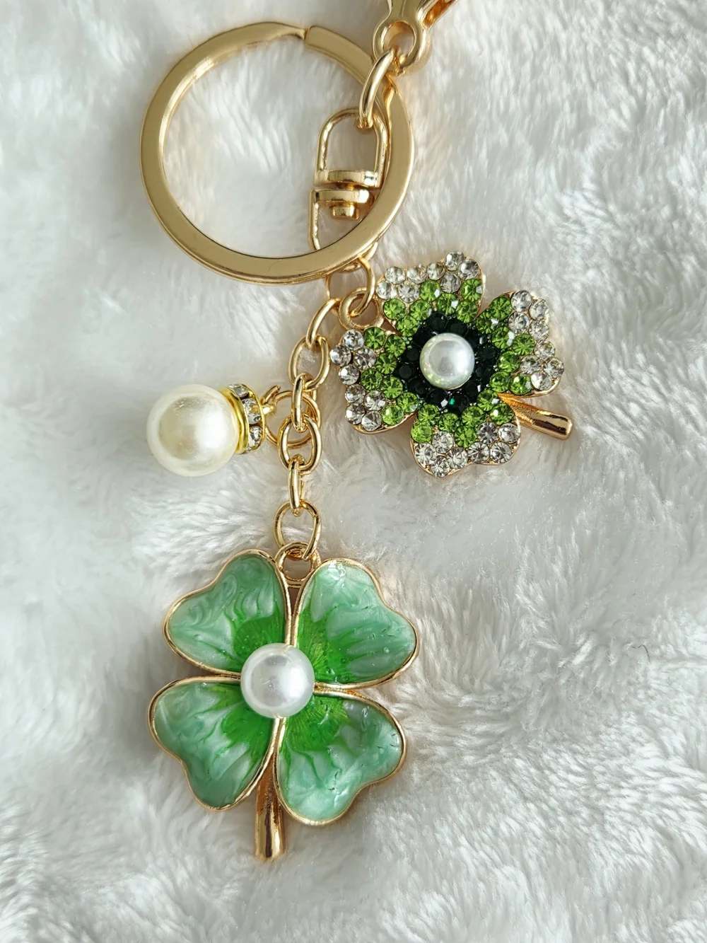 Gold-Tone Green Four-Leaf Clover Keychain with Pearl Charm Gorgeous Bag Vharm